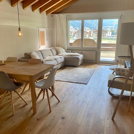 Moderne Dachwohnung Nähe Zermatt mit Balkon Täsch Exterior foto