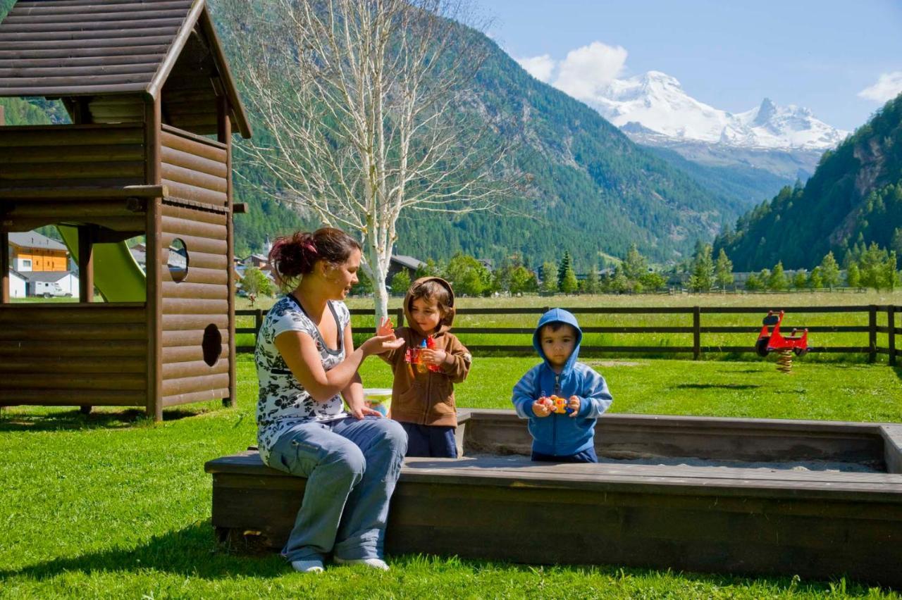 Moderne Dachwohnung Nähe Zermatt mit Balkon Täsch Exterior foto