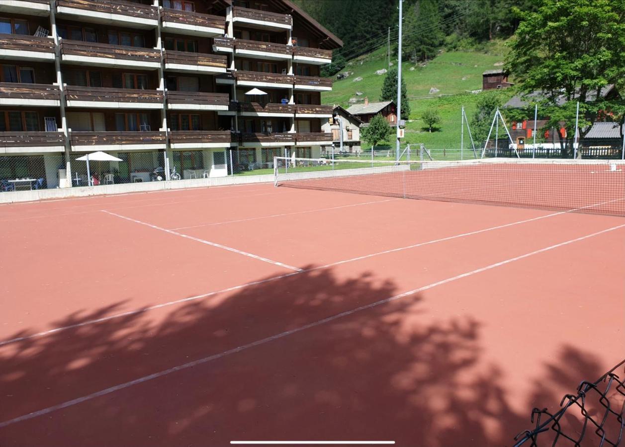 Moderne Dachwohnung Nähe Zermatt mit Balkon Täsch Exterior foto